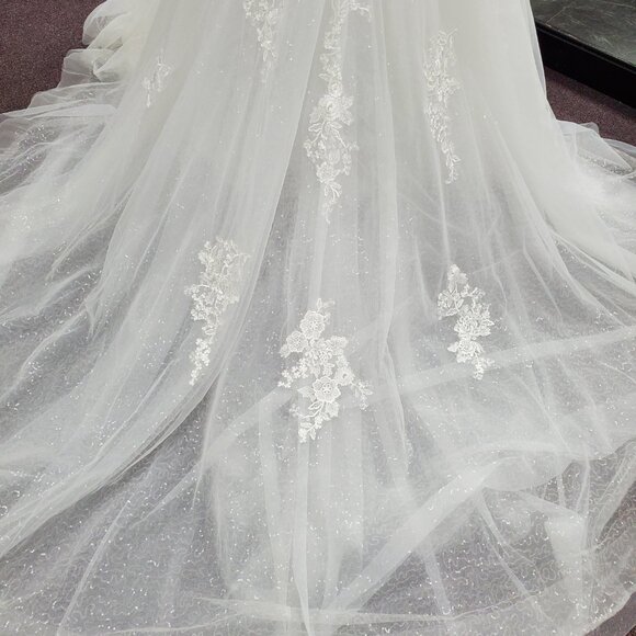 Everette Size 10 Ivory Private Label Lace /Tulle Ballgown Bridal Gown - Picture 6 of 7